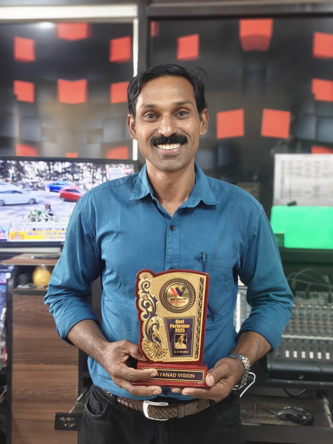 വയനാട് വിഷൻ 2025ലെ മികച്ച റിപ്പോർട്ടറായി സി.വി ഷിബു