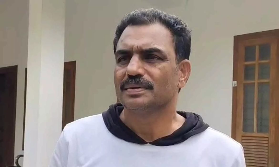 സി.പി.എമ്മിൽ പൊട്ടിത്തെറി;വയനാട് ജില്ലയിലെ മുതിർന്ന നേതാവ് എവി ജയന്‍ പാർട്ടി വിട്ടു