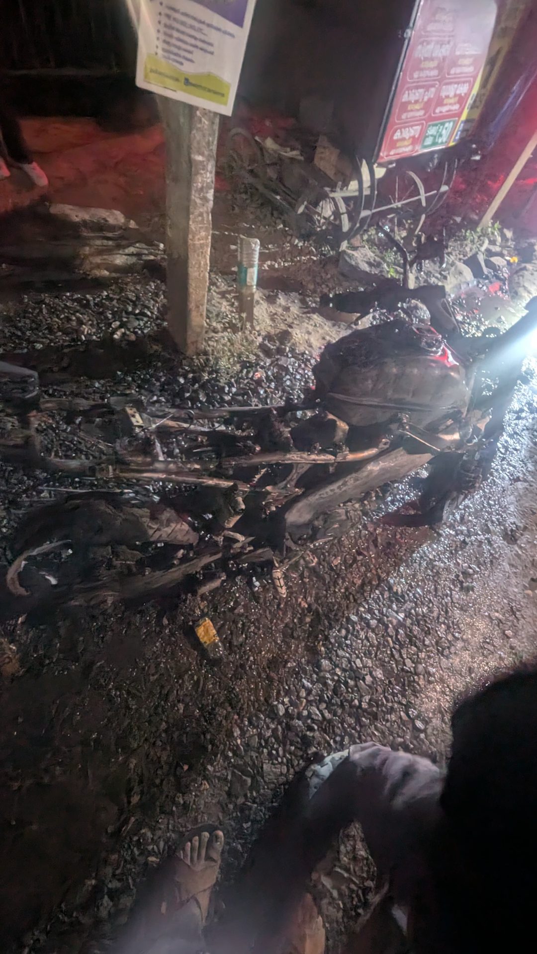 പനമരത്ത് ബൈക്ക് കത്തിനശിച്ചു;യാത്രക്കാരൻ അത്ഭുതകരമായി രക്ഷപ്പെട്ടു