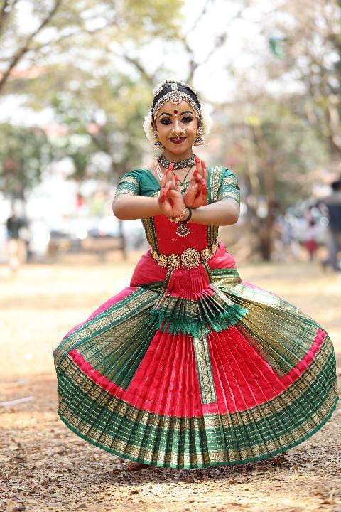 സ്കൂൾ കലോത്സവത്തിൽ അപ്പീലുമായി വന്ന് ഒന്നാം സ്ഥാനക്കാരിയെ പിന്തള്ളി എ ഗ്രേഡ് സ്വന്തമാക്കി ശ്രദ്ധലക്ഷ്മി