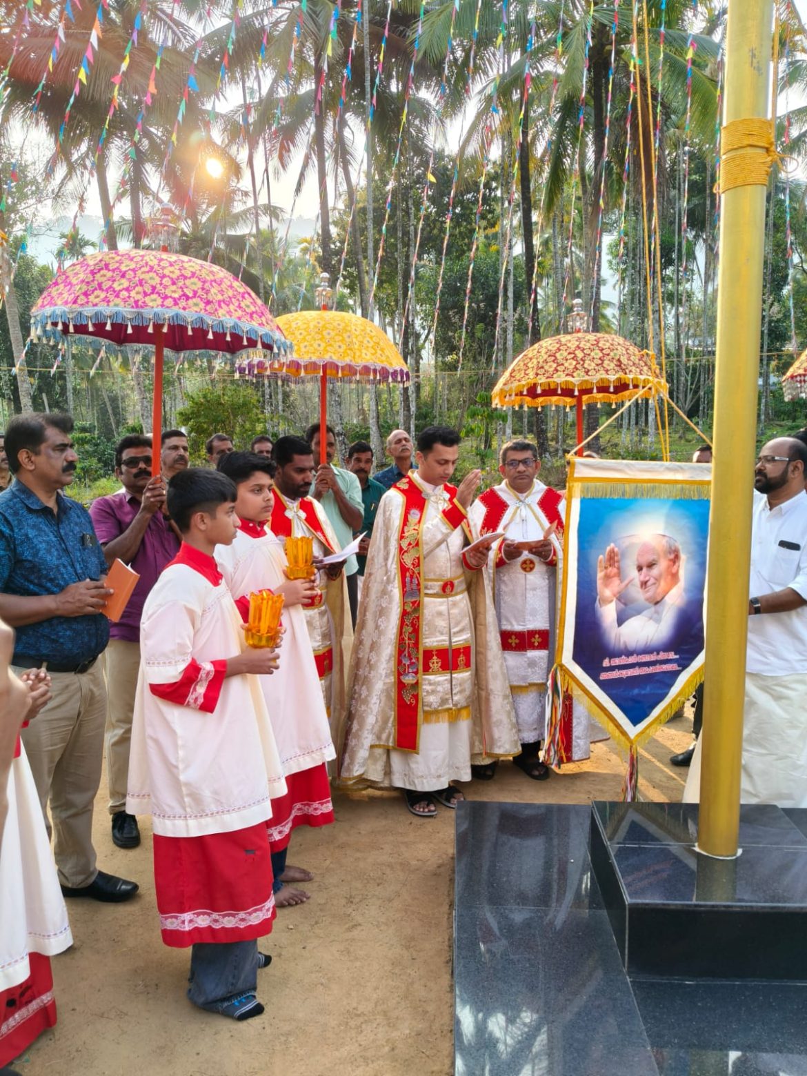 തൃക്കൈപ്പറ്റ പള്ളിയിൽ തിരുനാൾ കൊടിയേറി