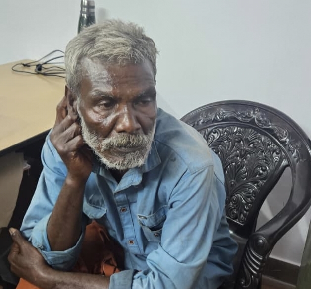 യൂണിഫോം ചോദിച്ചിട്ട് കൊടുത്തില്ല,പതിനാലുകാരിക്ക് നേരെ വയോധികന്റെ ക്രൂരത;ആസിഡ് ആക്രമണത്തിൽ പെൺകുട്ടിക്ക് ഗുരുതര പരുക്ക്