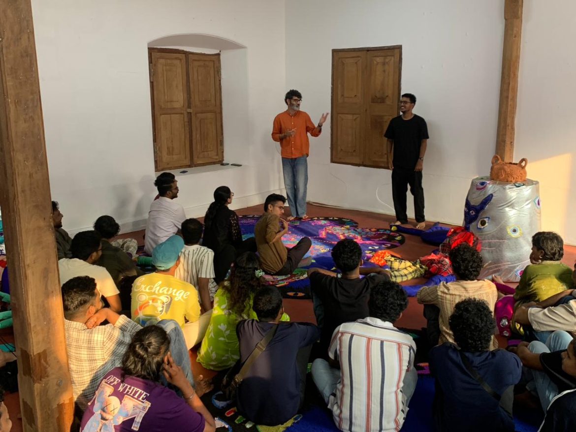 കൊച്ചി ബിനാലെയിൽ ഇന്ത്യൻ ആംഗ്യഭാഷാ ശിൽപശാല സംഘടിപ്പിച്ചു