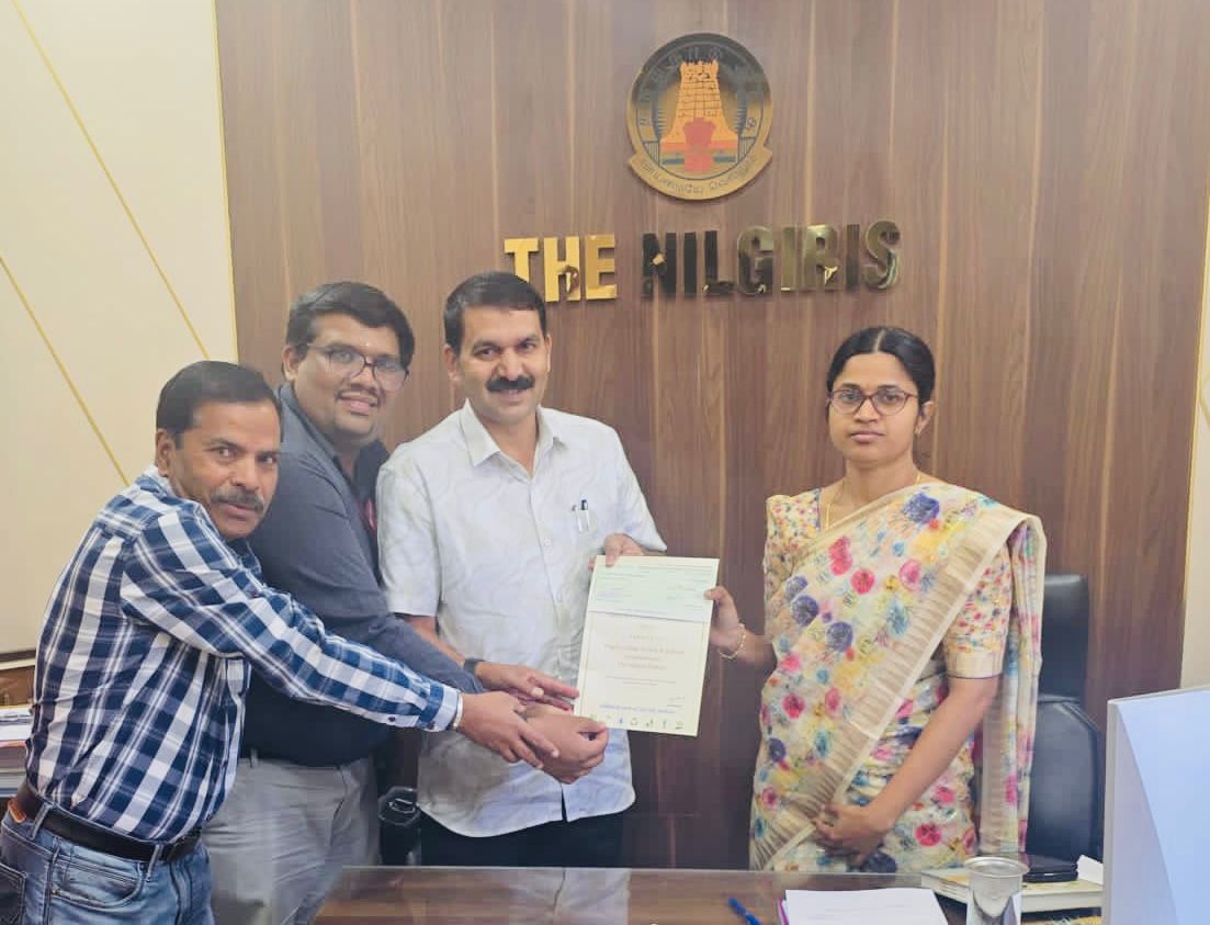 നീലഗിരി കോളേജിന് ഗ്രീൻ ചാമ്പ്യൻ അവാർഡ്