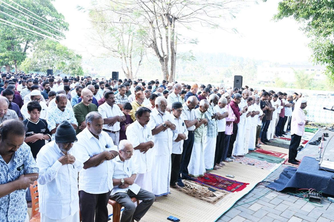 ആരാധനകളിലൂടെ സാമൂഹ്യ നവോത്ഥാനം സാധ്യമാക്കാനാവണം