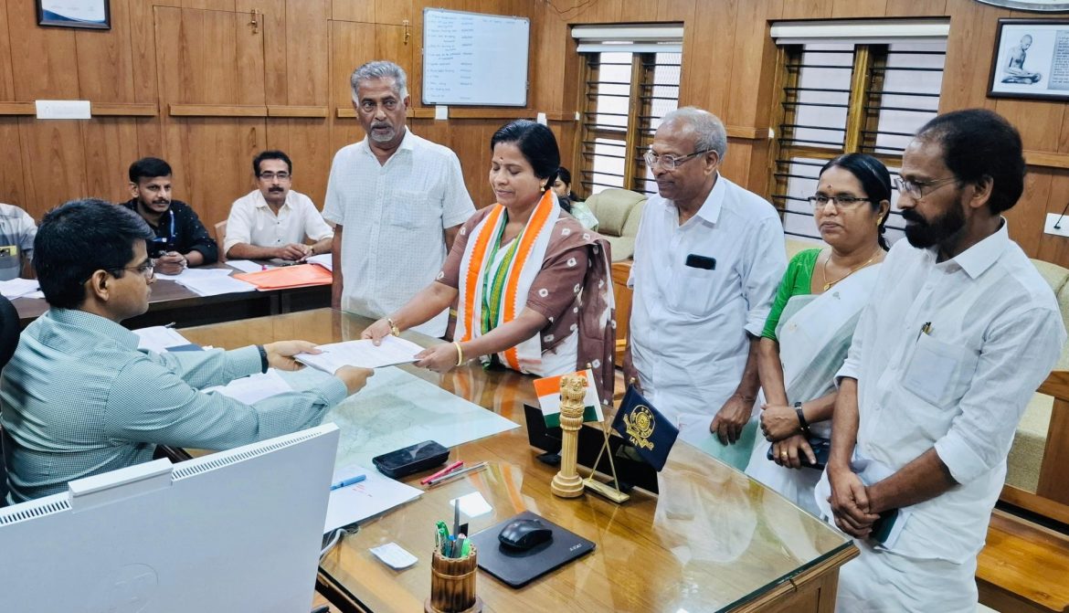 യു ഡി എഫ് സ്ഥാനാർഥി ഉഷ വിജയൻ നാമനിർദേശ പത്രിക സമർപ്പിച്ചു