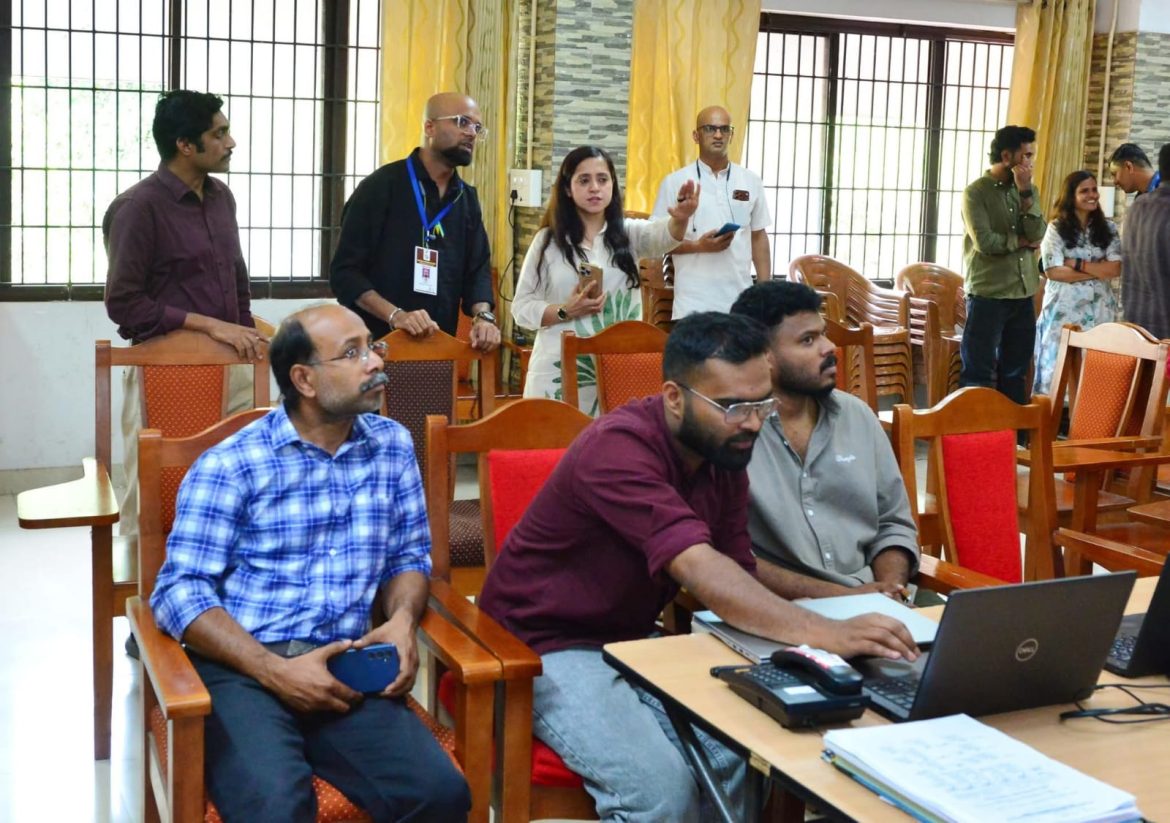 ജില്ലാതല കണ്ട്രോള്‍ റൂം ചെലവ് നിരീക്ഷക കനിക ഹസിജ സന്ദര്‍ശിച്ചു