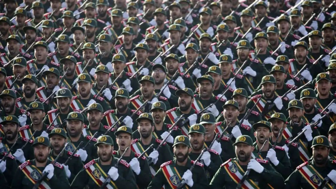 കരയുദ്ധത്തിനായി 10 ലക്ഷം സൈനികരെ ഒരുക്കുന്നതായി ഇറാന്‍;’അമേരിക്കയെ നരകം കാണിക്കും’