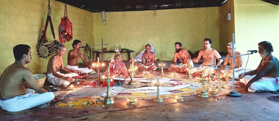 തൃക്കൈപ്പറ്റ സ്വയംഭൂ മഹാശിവക്ഷേത്രത്തിൽ പുനരുദ്ധാരണ ഭാഗമായി പീഠ–ബിംബ പ്രതിഷ്ഠ നാളെ