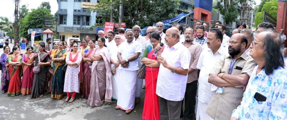 മെഡിക്കൽ കോളേജ് മടക്കിമലയിൽ വേണo:കളക്ട്രേറ്റിൽ ഉപവാസം