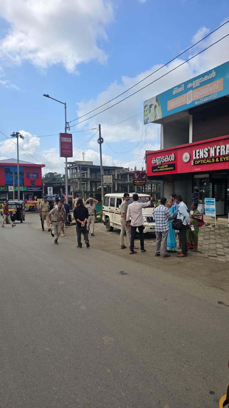 വയോധികയുടെ മാല പൊട്ടിക്കാൻ ശ്രമം:രണ്ട് സ്ത്രീകൾക്കായി പോലീസ് തിരച്ചിൽ