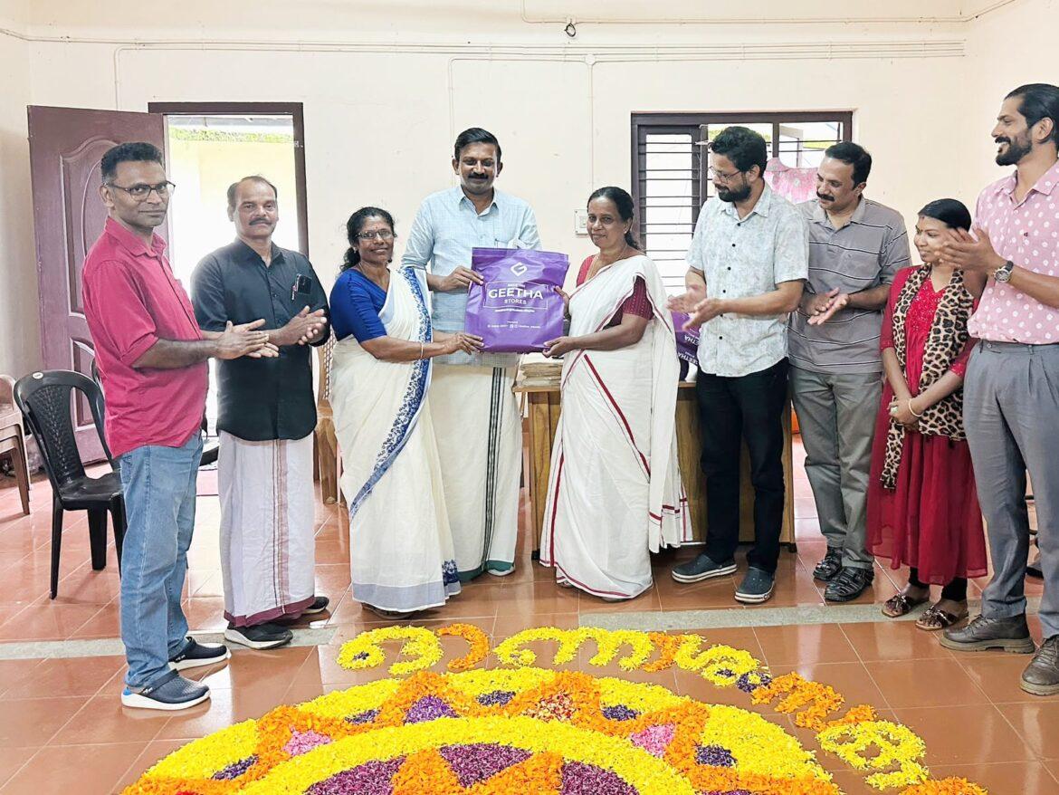 ഹരിത കർമസേനാംഗങ്ങൾക്ക് ഓണക്കോടിയും ബോണസും വിതരണം ചെയ്തു