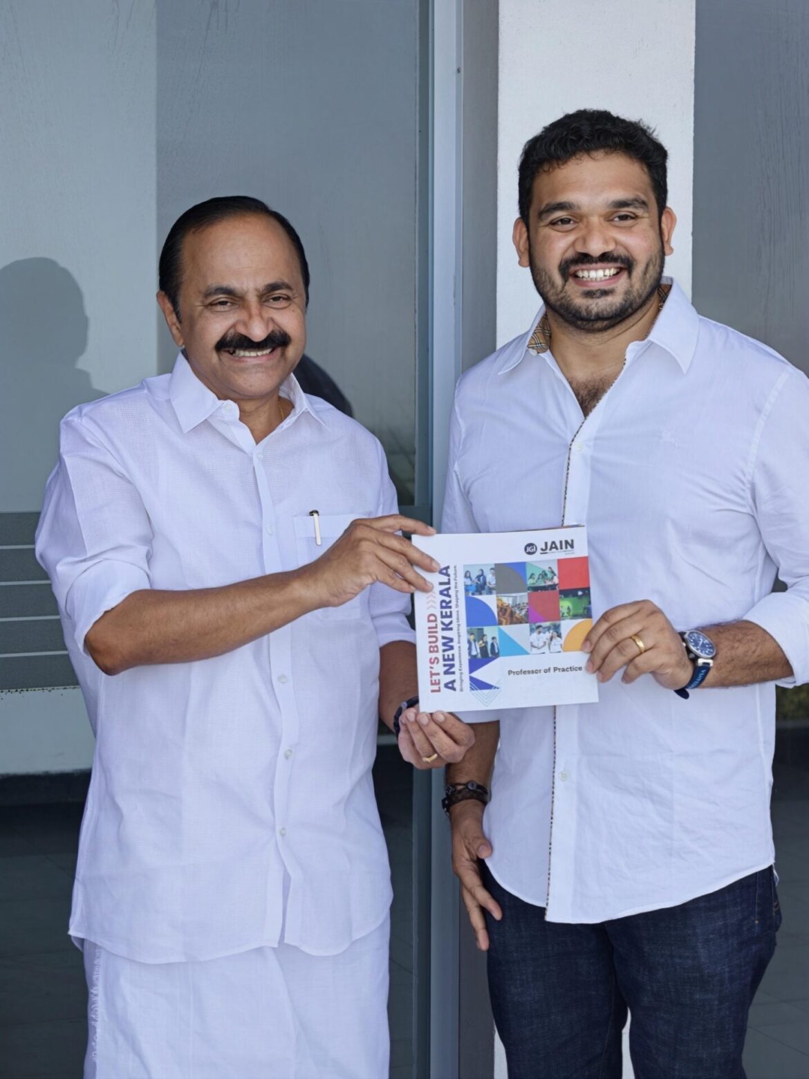 ജെയിന്‍ യൂണിവേഴ്‌സിറ്റി കൊച്ചി കാമ്പസില്‍ പ്രൊഫസര്‍ ഓഫ് പ്രാക്ടീസിന് തുടക്കം;പ്രൊഫസര്‍ ഓഫ് പ്രാക്ടീസാകാനുള്ള ആദ്യ ക്ഷണം മുഖ്യമന്ത്രി വി.ഡി.സതീശന് കൈമാറി
